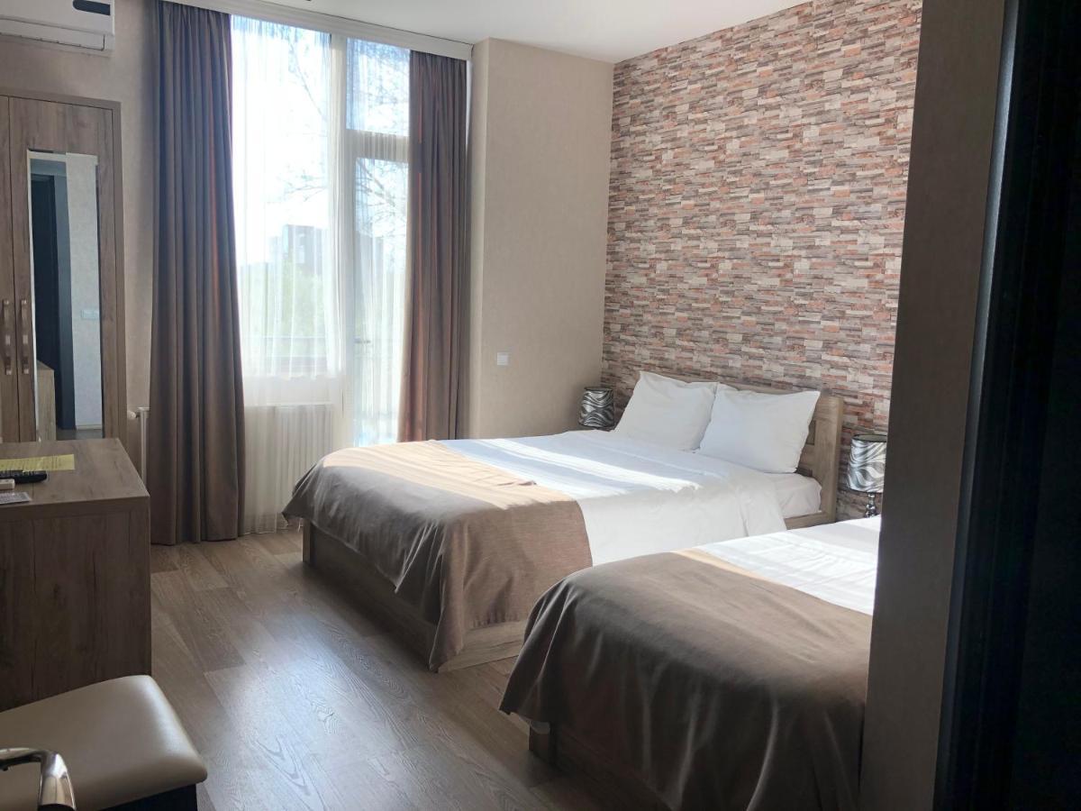 Continental Hotel Кутаїсі Екстер'єр фото