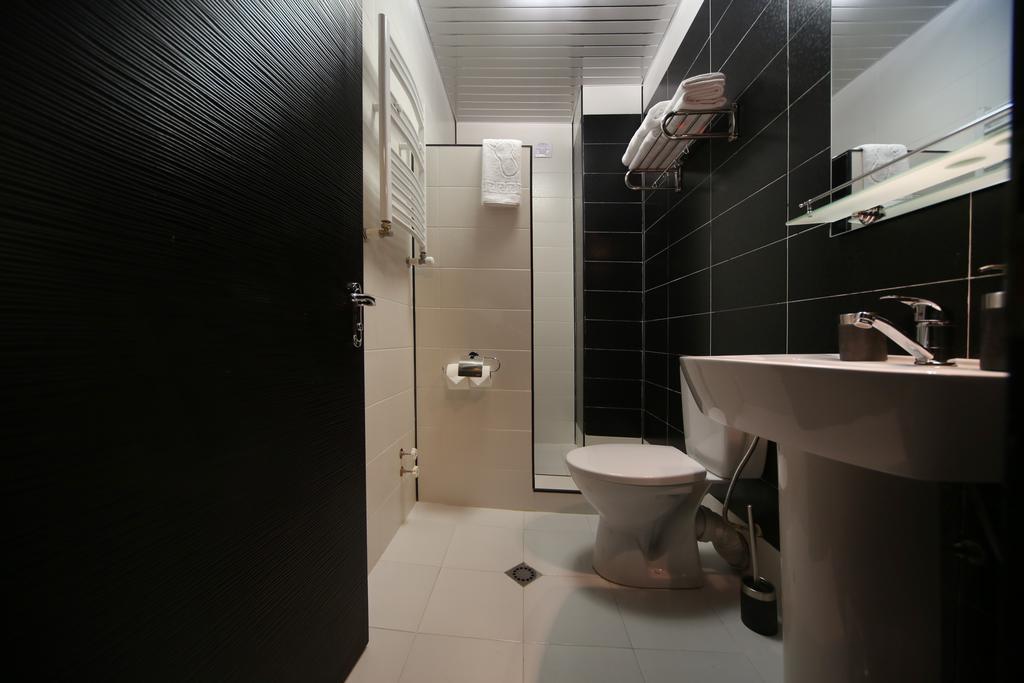 Continental Hotel Кутаїсі Екстер'єр фото