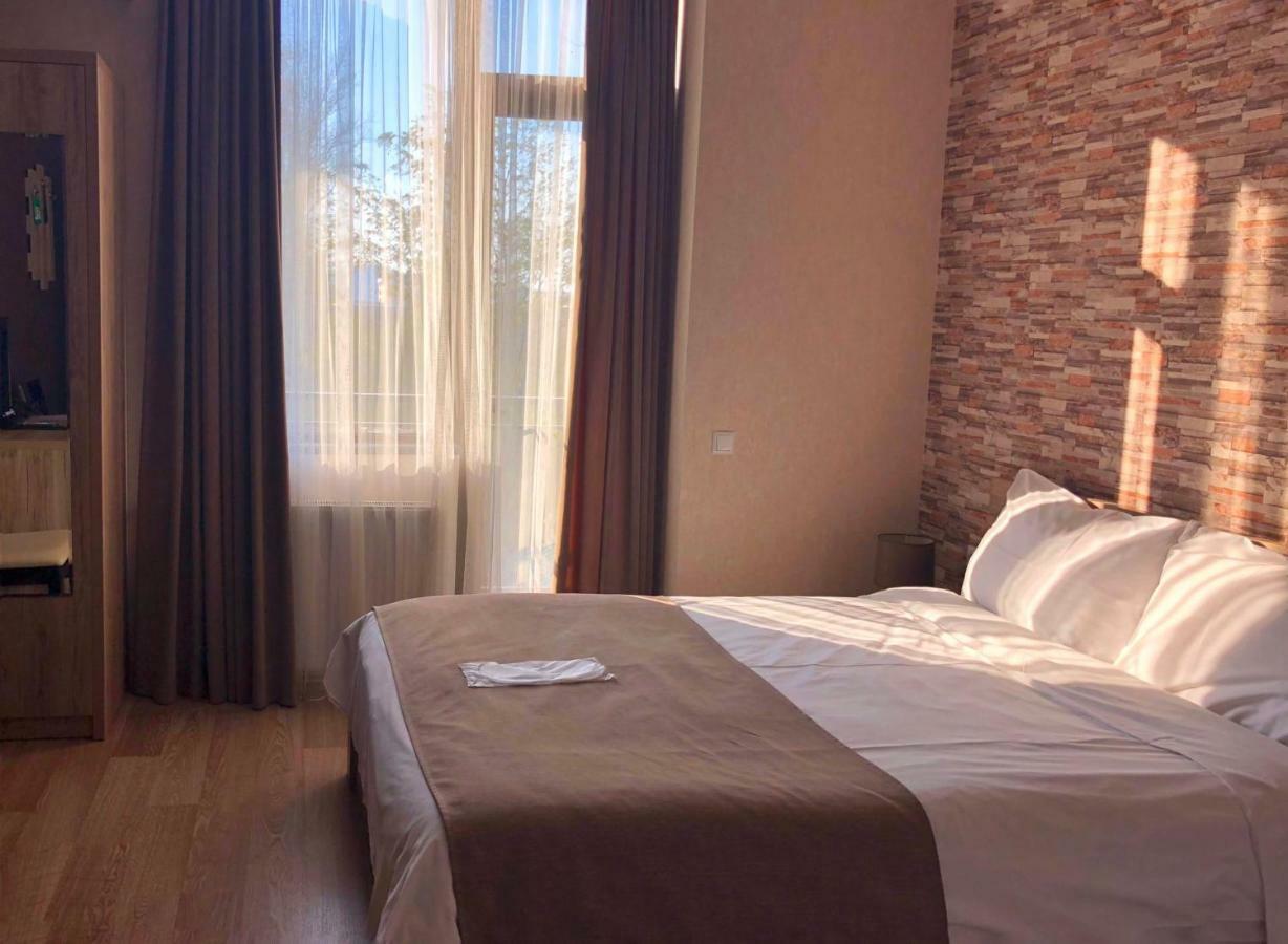 Continental Hotel Кутаїсі Екстер'єр фото