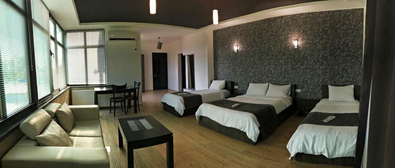 Continental Hotel Кутаїсі Екстер'єр фото
